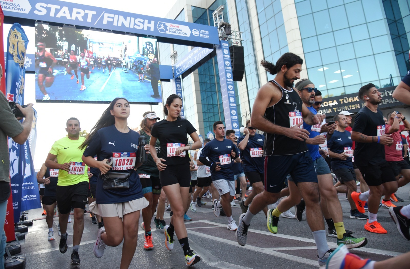 Ülker Lefkoşa Maratonu’nda 10 km koşusuna start verildi
